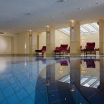 Overdekt zwembad in hotel